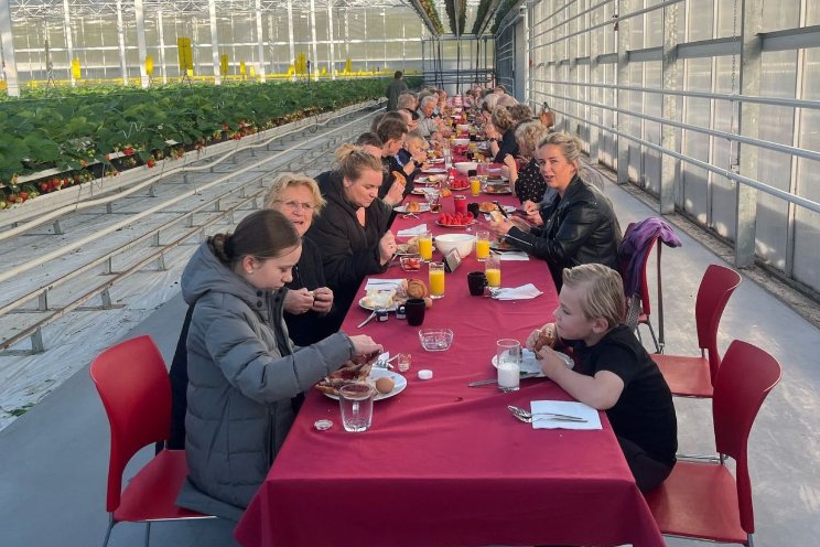 Geslaagd aardbeienontbijt