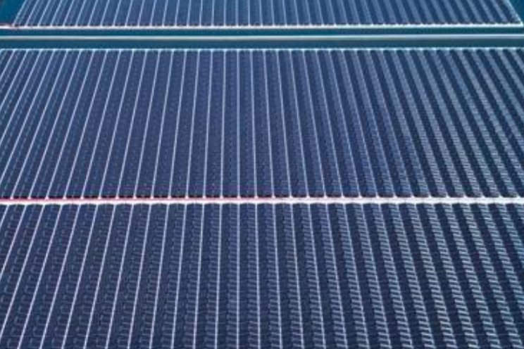 Drijvende zonnepanelen behalen hoger rendement Drijvende zonnepanelen behalen hoger rendement