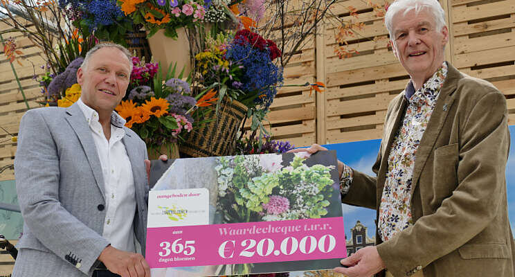 365 dagen bloemen ontvangt flinke cheque 365 dagen bloemen ontvangt flinke cheque