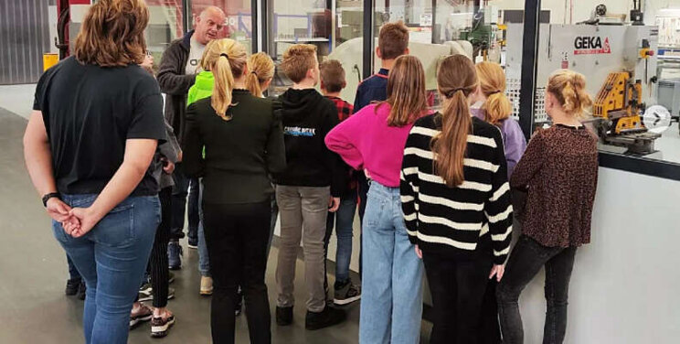 De jeugd heeft de toekomst... De jeugd heeft de toekomst...
