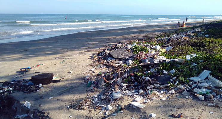 'Plastic in oceanen in 2050 verviervoudigd' 'Plastic in oceanen in 2050 verviervoudigd'