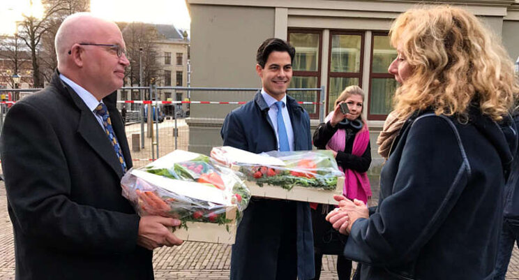 Ministers ontvangen brandbrief tuinbouw Ministers ontvangen brandbrief tuinbouw