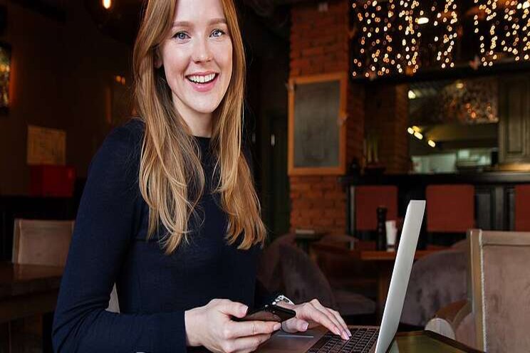 Vrouwen werken meer uren Vrouwen werken meer uren